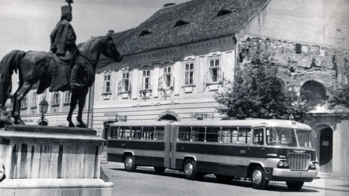 Budapesten ülhetünk először csuklós buszra