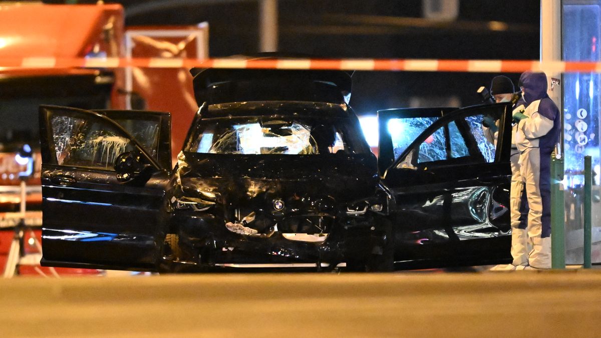 Car drives into crowd at Magdeburg Christmas market