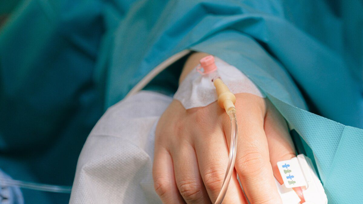 Egy nemzet kap most a szívéhez: rákos a Szomszédok 85 éves színészóriása