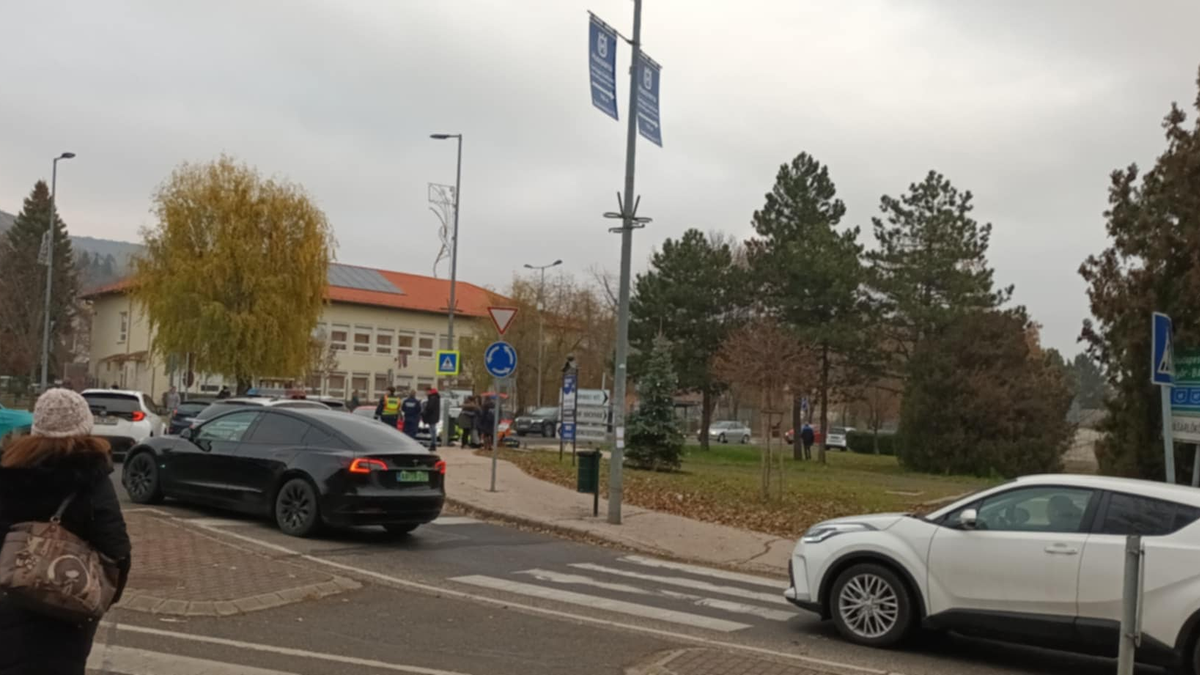 Most kaptuk a hírt: nagy a rémület, egy ember életéért küzdenek Budaörsön
