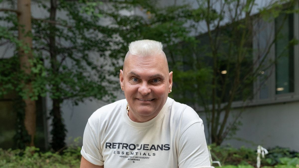 MC Hawer váratlanul elhagyta az országot
