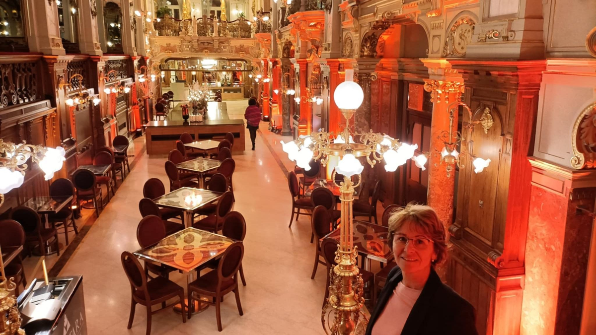 A 130 éves New York Café éjjel-nappal népszerű
