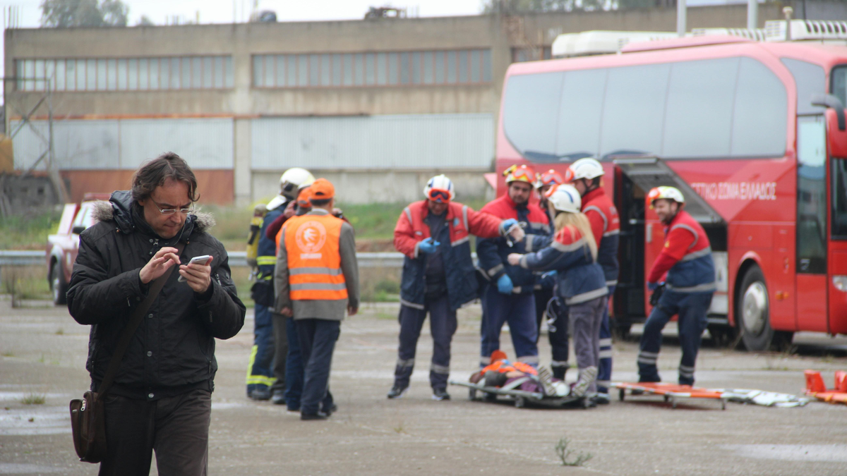 Borzalom: 31 iskolás sérült meg egy buszbalesetben