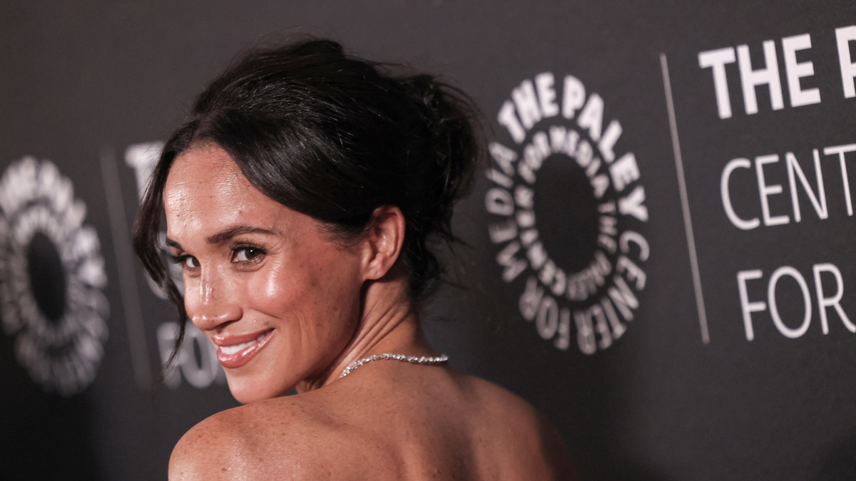 Meghan megint hagyományt szegett, Diana hercegné gyűrűje csillant meg az ujján