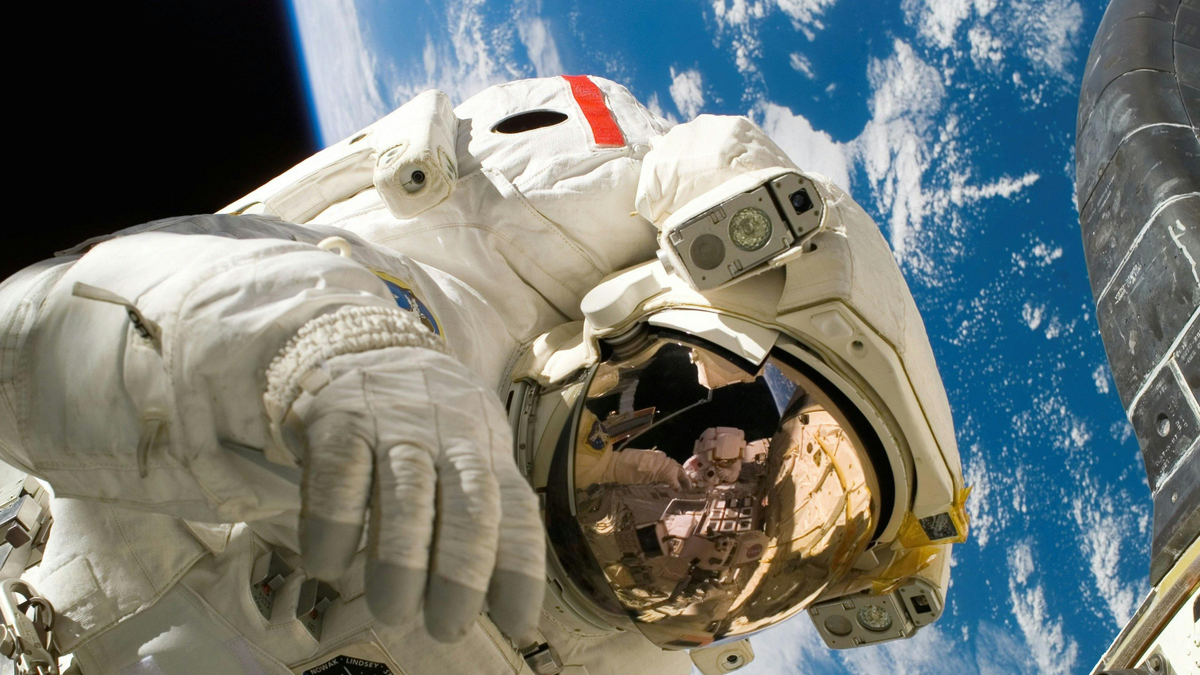 Mosolygó angyalok látogatták meg a NASA asztronautáit
