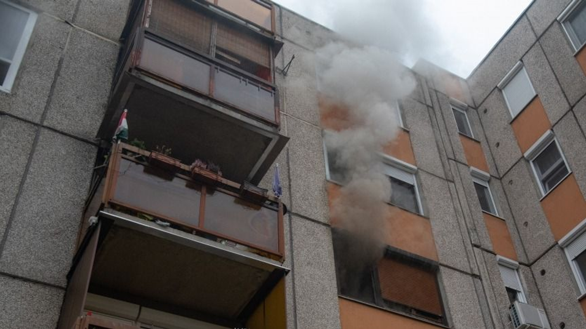 Lángoló karácsonyfa okozott pánikot Mátyásföldön