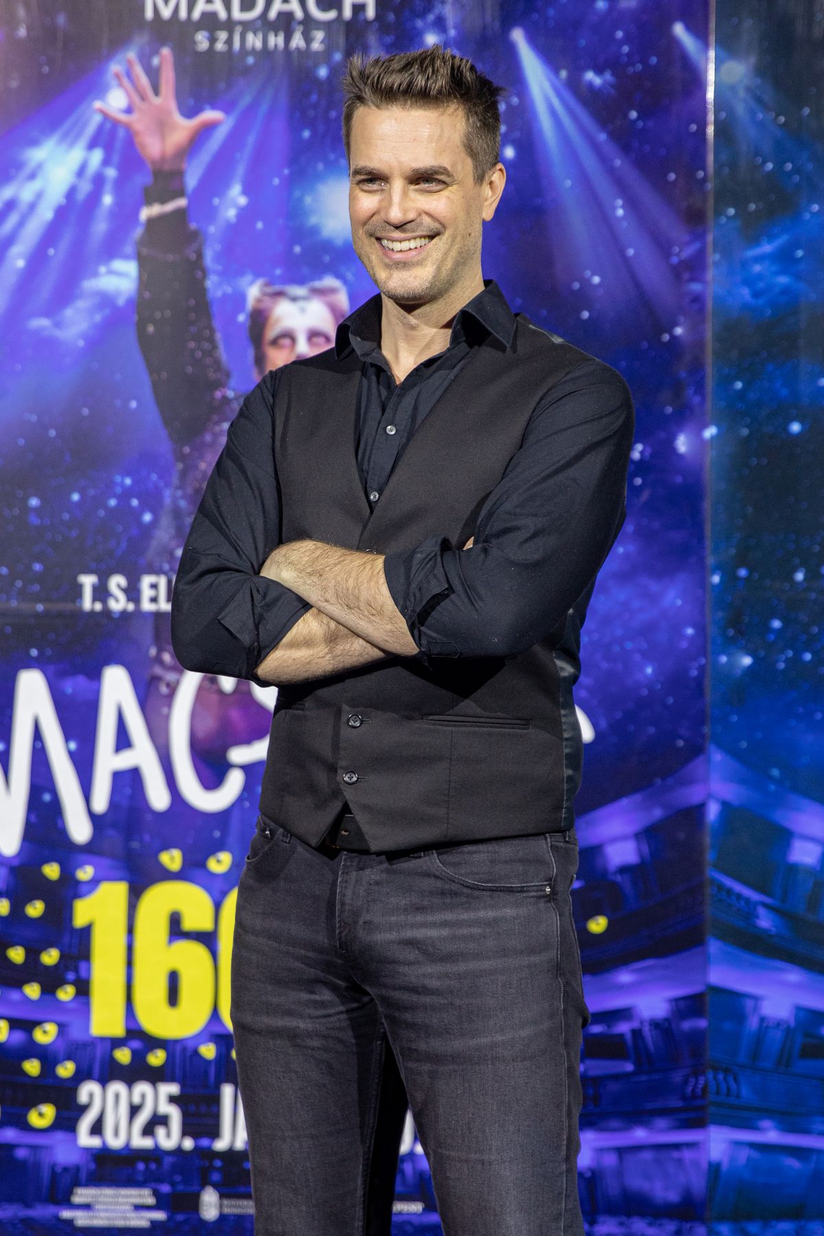 Solti Ádám színész, a Jégvarázs musical egyik főszereplője