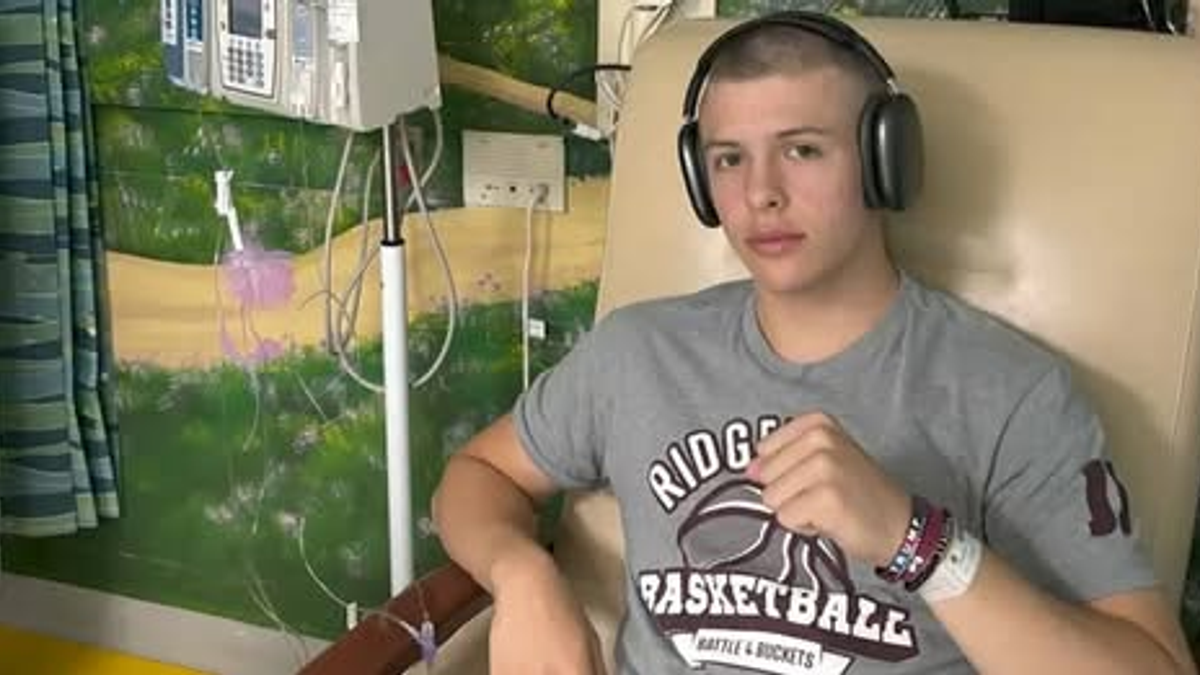 Egész testében fájdalom tombol a 18 éves kosarasnak: „Ez a kemoterápia nagyon ördögi”