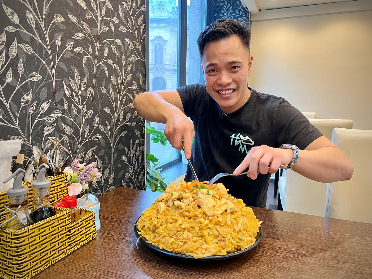 Ha Mo Ázsiai Bisztró legújabb kihívásában egy 3 kg-os Pad Thai-t kell elfogyasztani 40 perc alatt. Fotó:Bánkúti Sándor