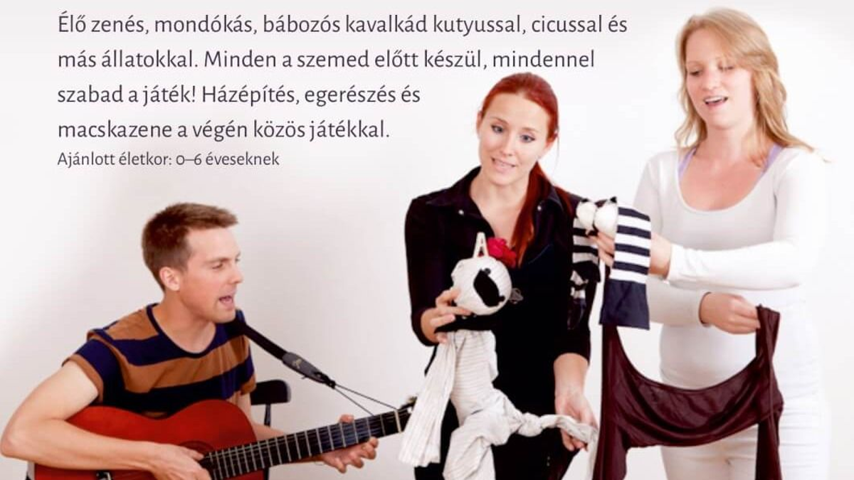 A Kezeslábas Társulat előadása