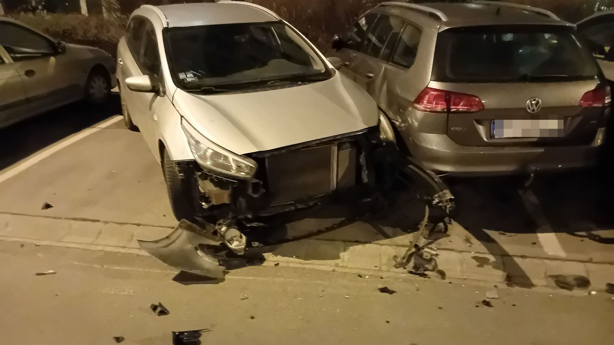 Parkoló autókat zúzott le egy részeg sofőr