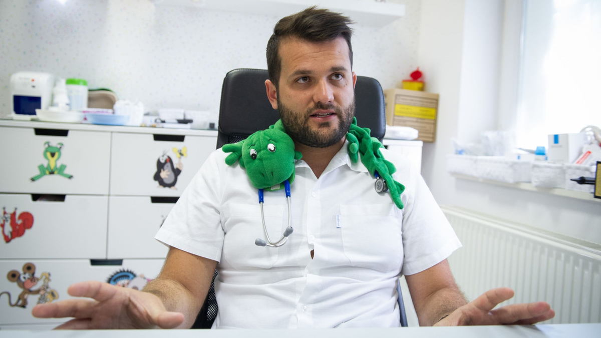 „Mutassuk meg a gyerekünknek, miért ne aludja át a biológia órát!” – erős posztot tett ki a magyar orvos