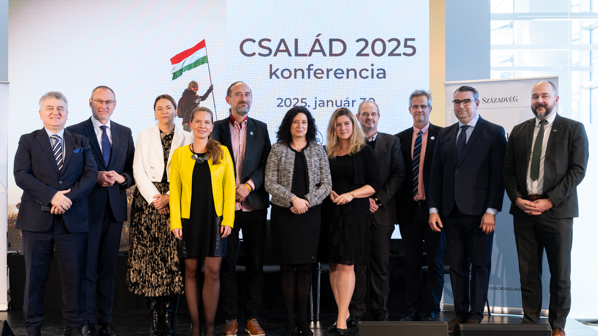 Családtámogatások sora segíti a párokat
