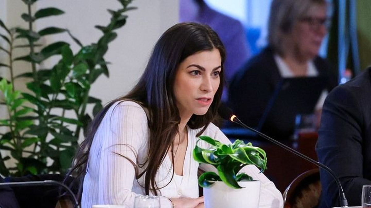 Szentkirályi Alexandra: Ideje, hogy a fő-Pride-mester levegye a szivárványos pólót, és elkezdje azt csinálni, ami a dolga lenne