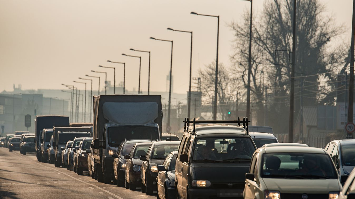 Lángokban áll az M0-ás, már kora reggel óriási a torlódás
