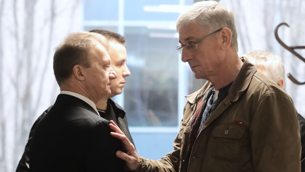 Varju László évek óta a zavarosban halászik