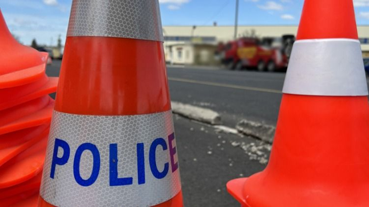 Most jött: azonnal teljes útzárat rendeltek el a főúton, roncsok szanaszét