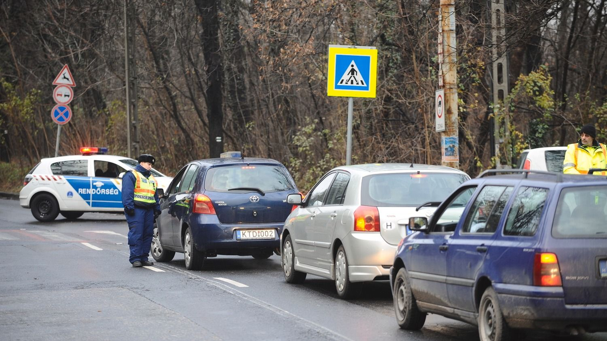 Felborult egy kocsi Budakeszin - ezért történt