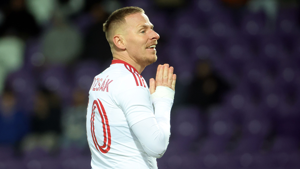 Újabb edző bukott meg az NB I-ben, Dzsudzsák Balázs sorsát is befolyásolhatja