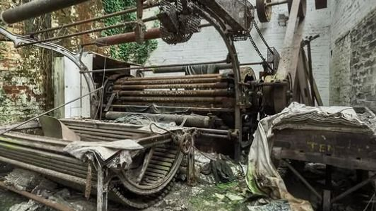 5000 munkás menekült el innét: még mindig nyikorognak a gépek a 90-es évek legnagyobb gyárában
