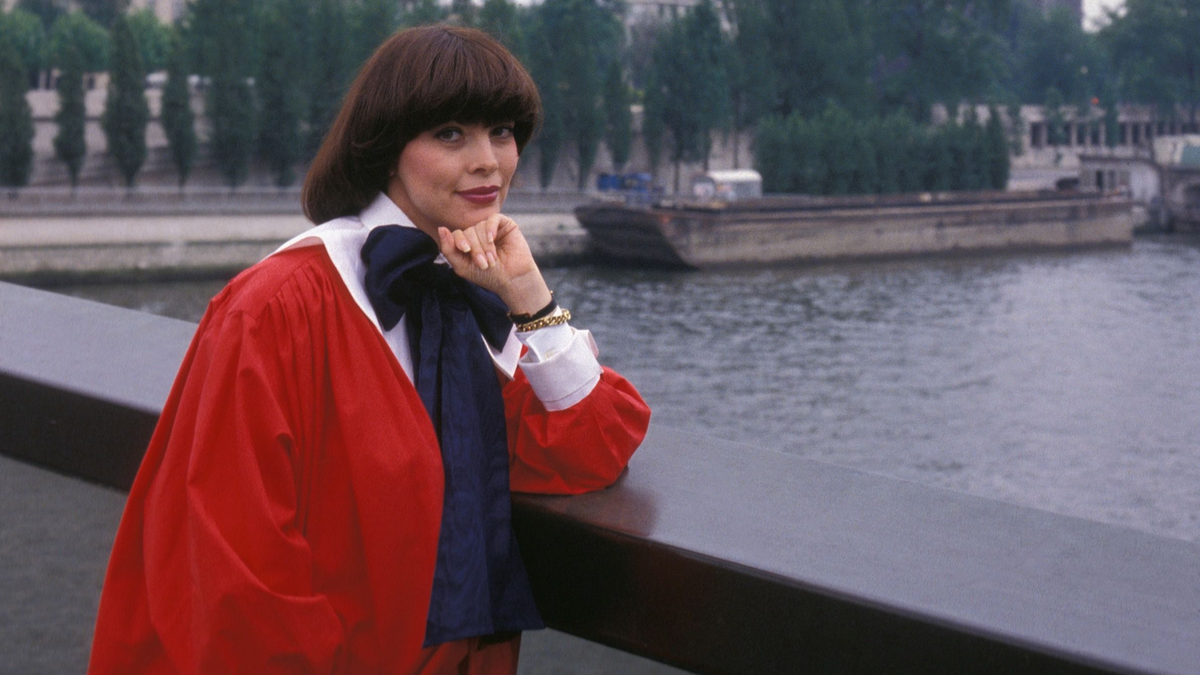 Mireille Mathieu: A francia sanzon koronázatlan királynője