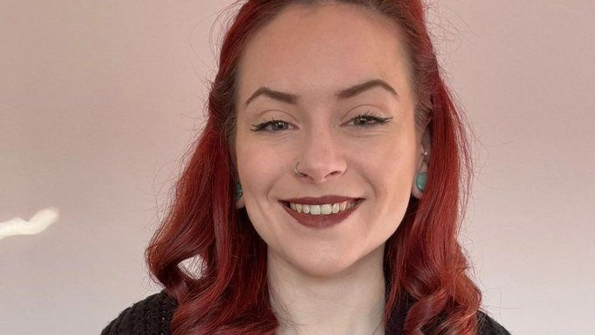 „A lakásban is kesztyűt kell hordanom!” – Durva betegségben szenved a fiatal nő