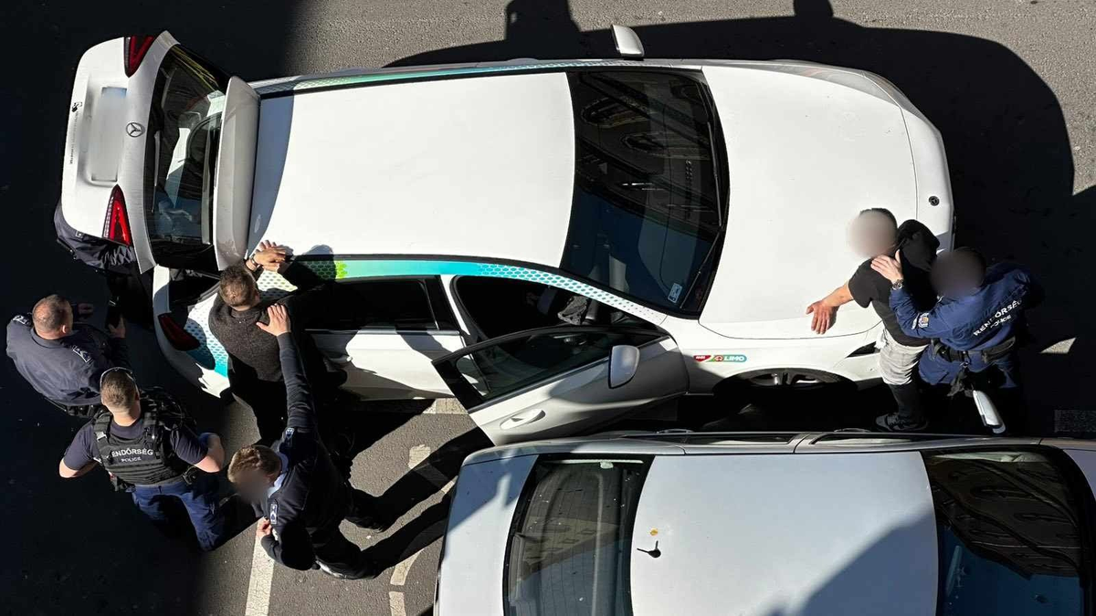 Drogot találtak a bérelt kocsiban a Markó utcában
