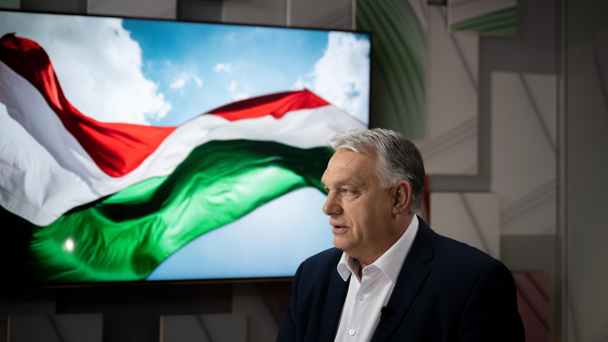Orbán Viktor virággal lepte meg Fannit - Videó