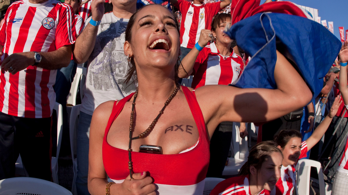 Larissa Riquelme újra megmutatta őrületes dekoltázsát