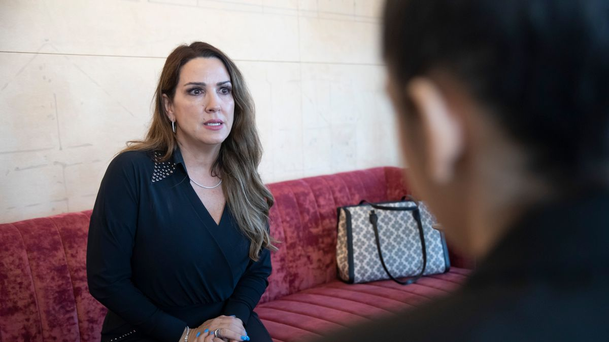 Sara A. Carter semmitől sem riad vissza