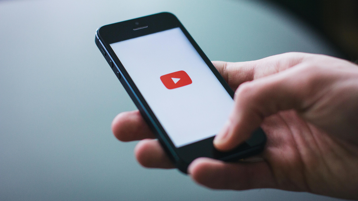Nagyon káros a mobiltelefon és az internet