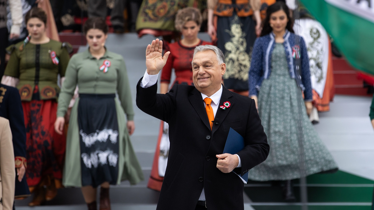 „Azt mondták mi vagyunk a múlt, de kiderült, mi vagyunk a jövő! A jövő nem a birodalmaké, hanem a patriótáké és a független nemzeteké!”