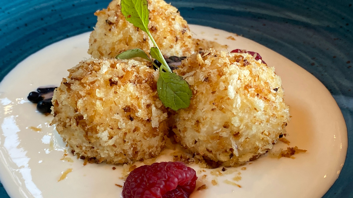 Recept: ez a VarjúVár híres túrógombócának titka