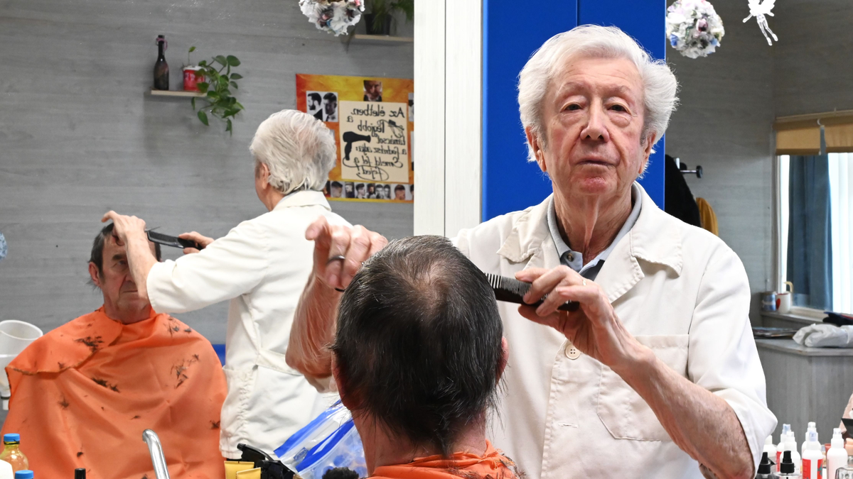 Földi Béla története: a vármegye legidősebb fodrásza!