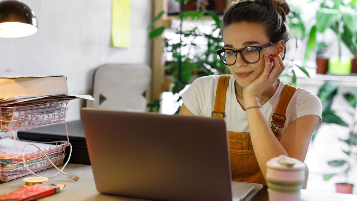 Young,Female,Gardener,In,Glasses,Using,Laptop,,Communicates,On,Internet