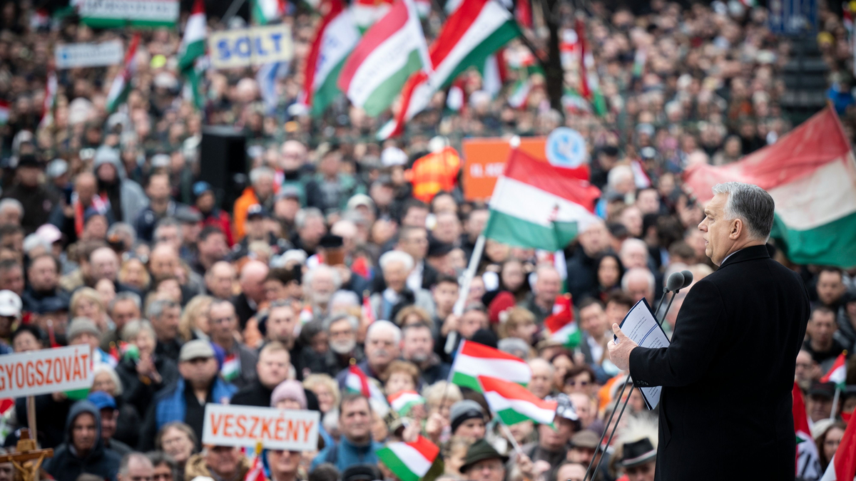 Orbán Viktor: Akarunk-e belerokkanni Ukrajna csatlakozásába?