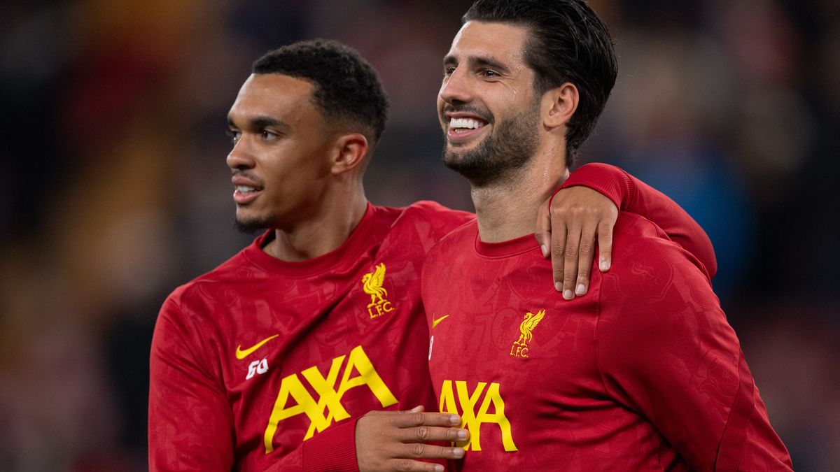 Árulóként kezelik a Liverpool-szurkolók Szoboszlai legjobb barátját, Alexander-Arnoldot (balra)
