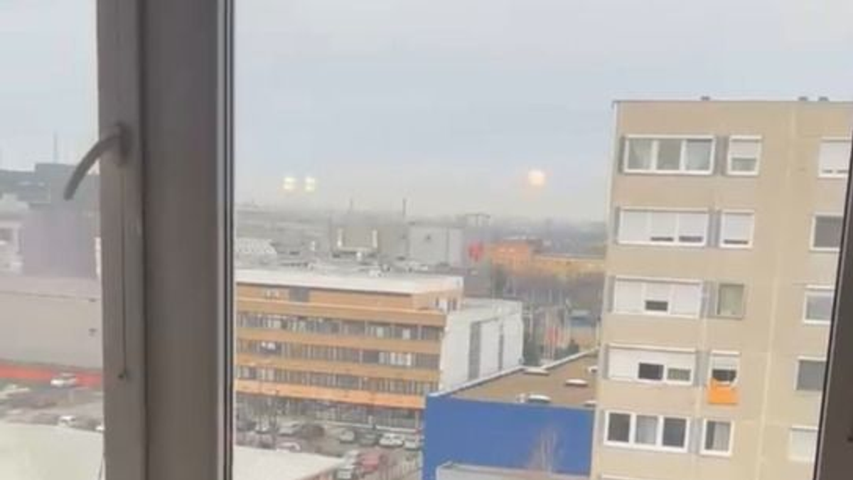 Malév relikviákra bukkantak egy pesti panelban