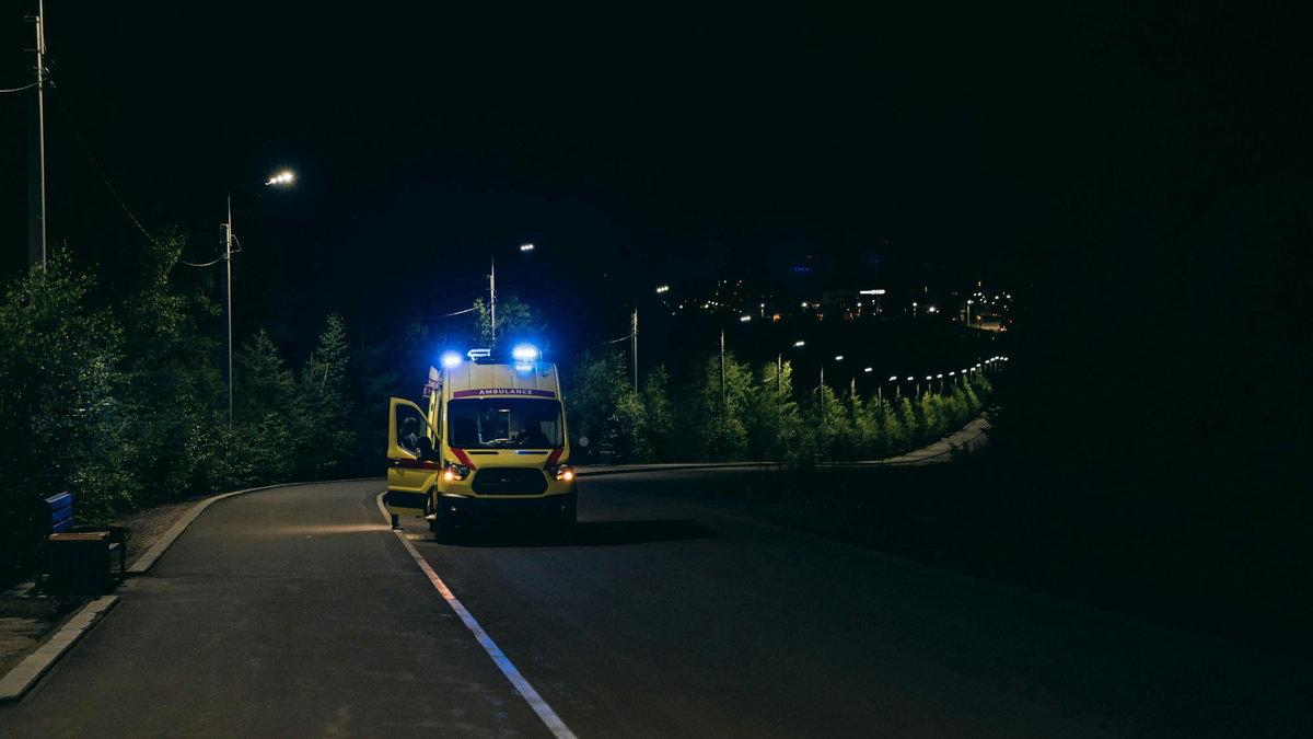 Szörnyet halt az influenszer az autóbalesetben, ráborult a forró aszfalt