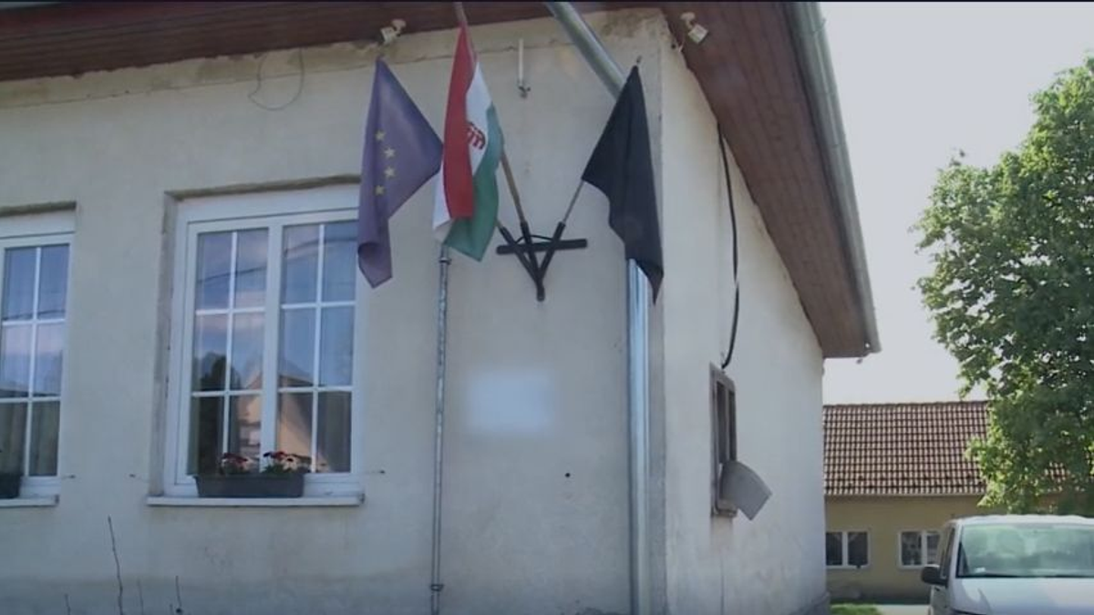 Fekete zászló a hivatalon: Mindenkit lesújtott, kik haltak meg a magyarországi kettős tragédiában