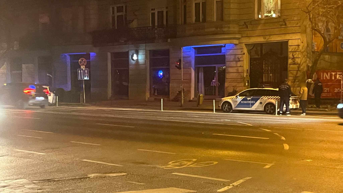 Jól indult a szombat a belvárosban: késes dobálózás miatt rohantak a zsaruk az Üllői útra