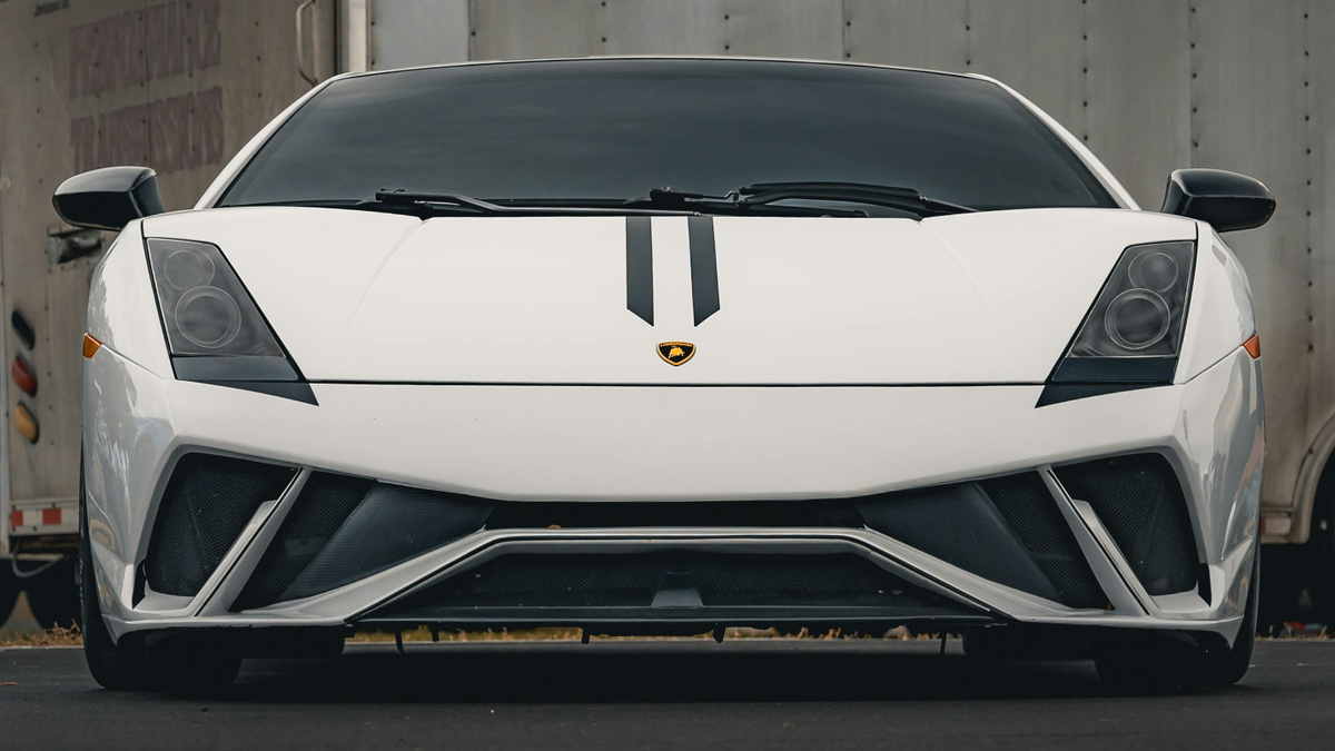 Gazdag vállalkozó halt meg a Velence közelében történt Lamborghini-balesetben