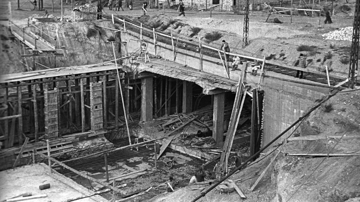 130 éves a Kisföldalatti: retró képeken, ahogy megépült a legendás metróvonal – Galéria