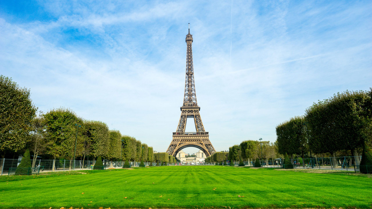 Rohamosan rozsdásodik az Eiffel-torony? Nagyon aggódnak a franciák