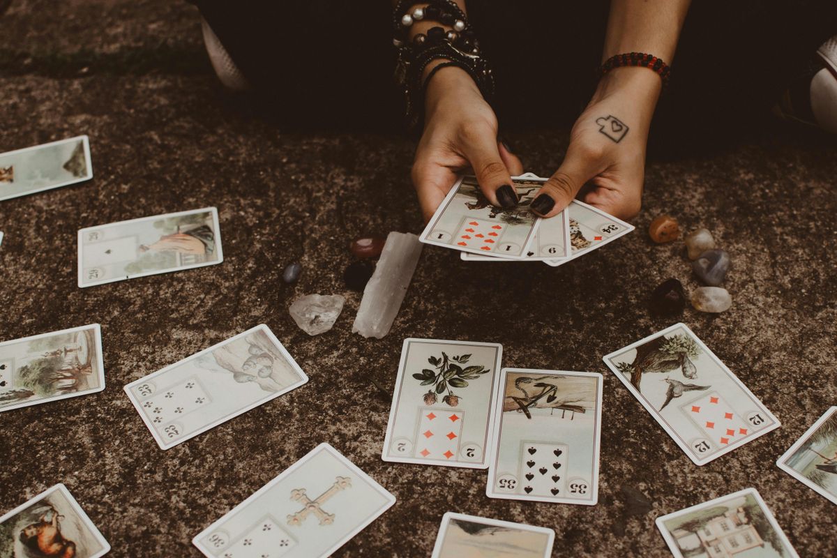 jós, jóslat, jövendőmondó, tarot