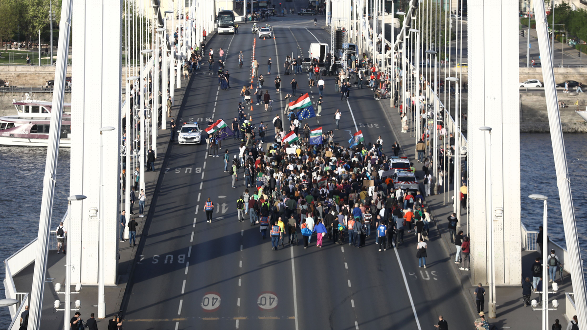 Maroknyi tömeg jelent meg a pride tüntetésen, de a forgalmat így is feltartották