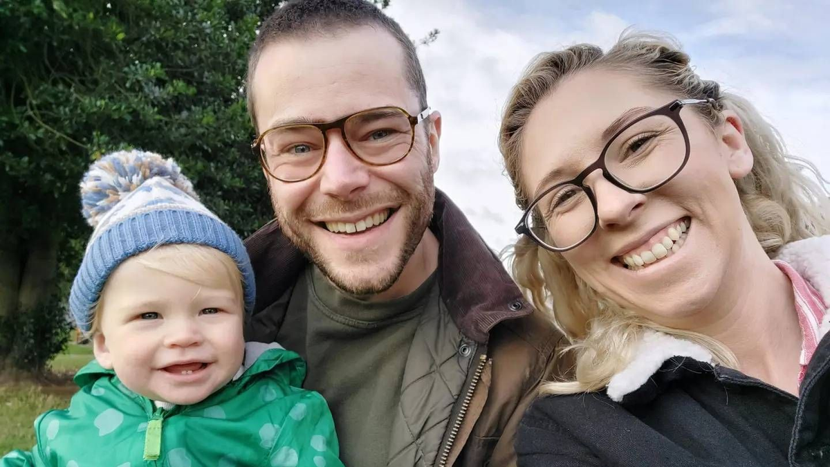"A férjem mindössze 36 évesen meghalt, miután elkapta az óvodai vírust a kisfiunktól"