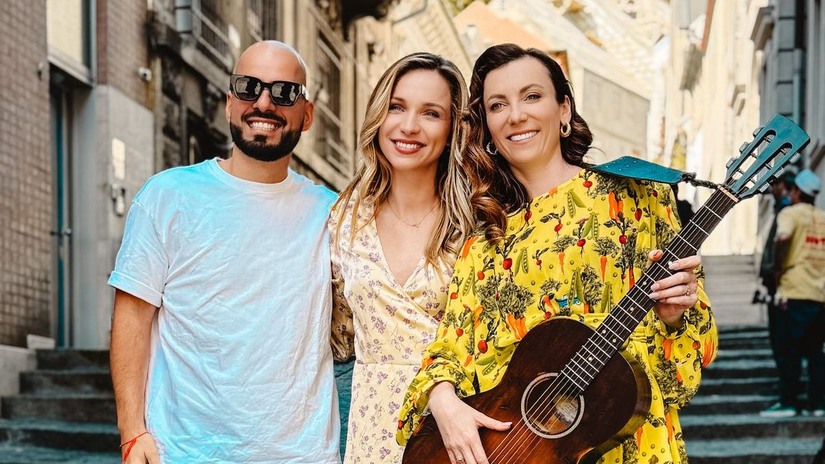 Rúzsa Magdi és Lotfi Begi vállt vállnak vetve rúgják be a nyár ajtaját