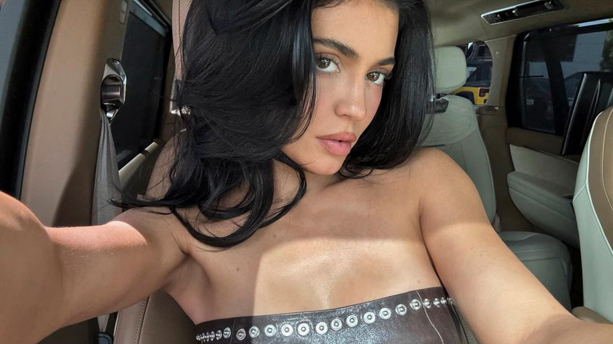 Kylie Jenner szexi bikiniben hódít – fotók