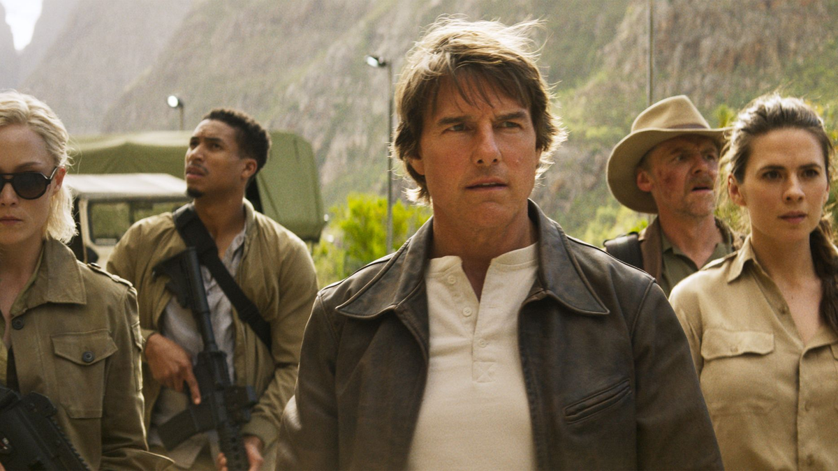 Tom Cruise elképesztő gesztussal hódít – több ezer dollárt szórt el a reptéren új szerelméért